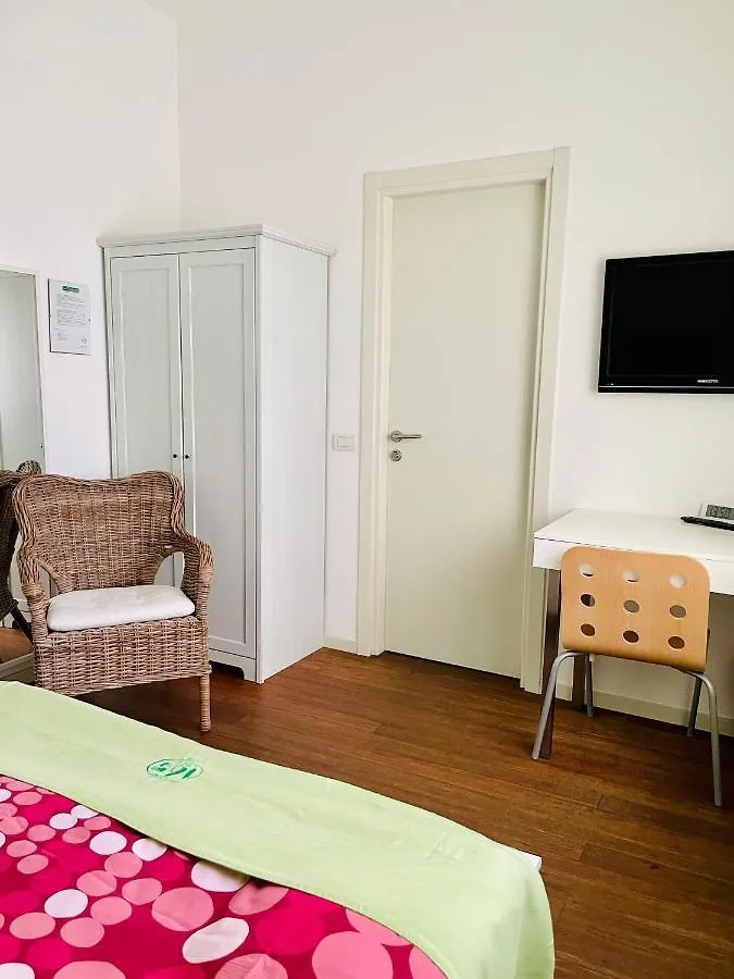 Via Padova 165 Otel Milano İtalya
