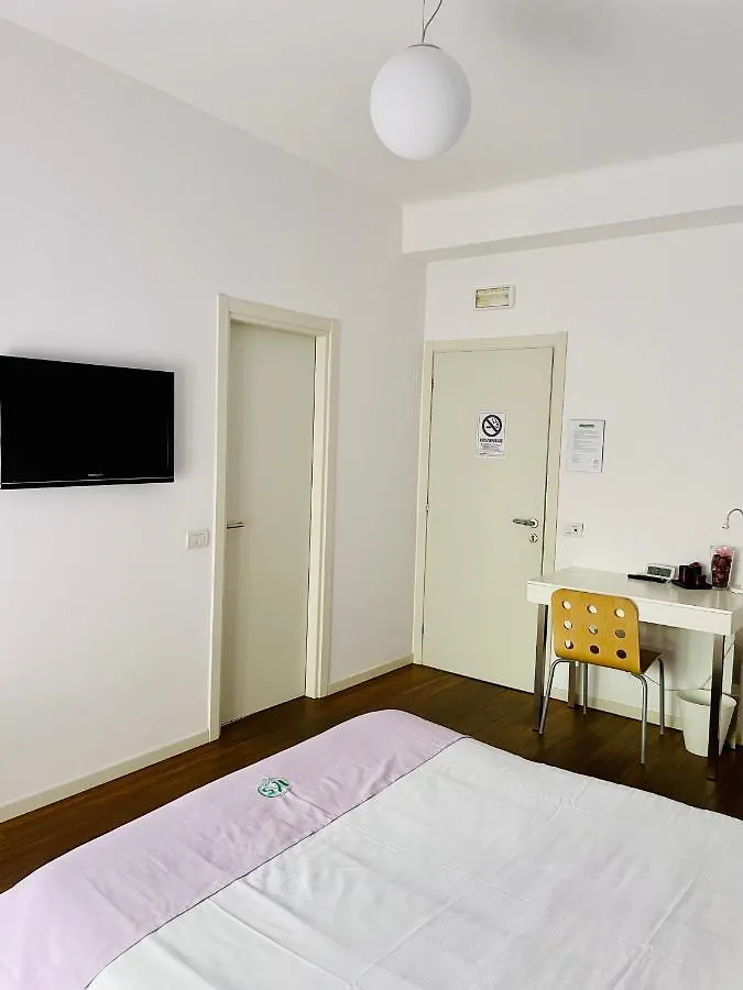 Konukevi Via Padova 165 Otel Milano